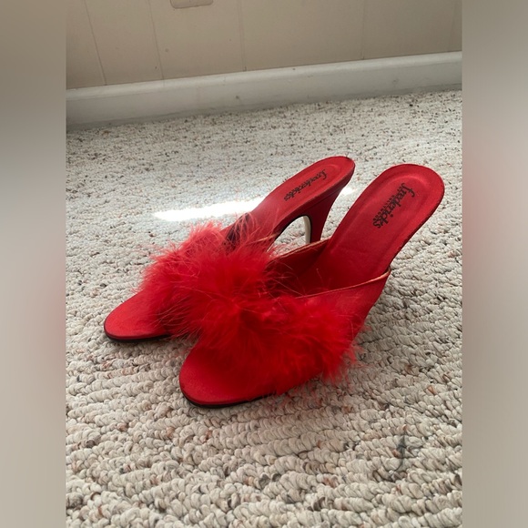 Frederick's of Hollywood Shoes - Fredrick’s of Hollywood slip on kitten heels